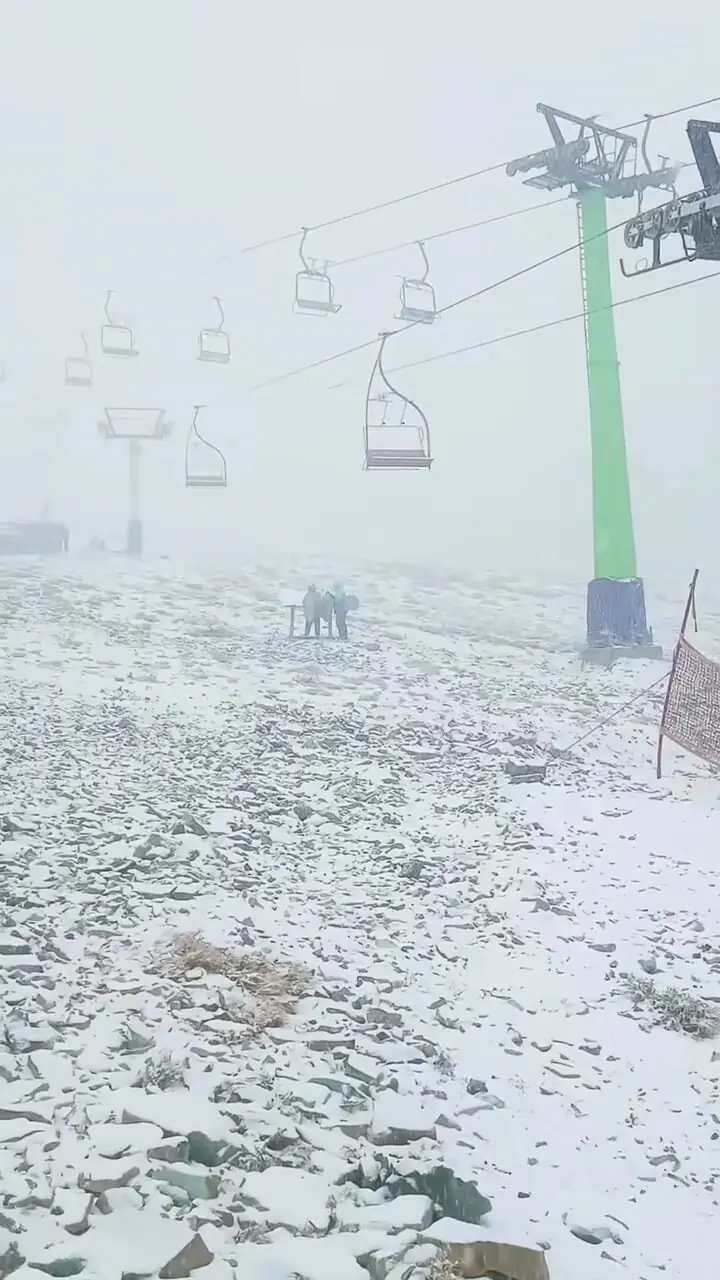 بارش برف در ارتفاعات تهران و ایستگاه هفت توچال