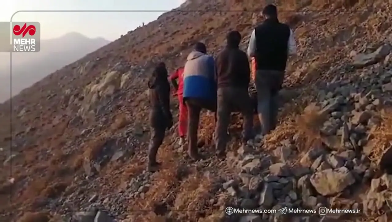 اولین تصاویر از سقوط رضا امیرخانی با پاراگلایدر را ببینید