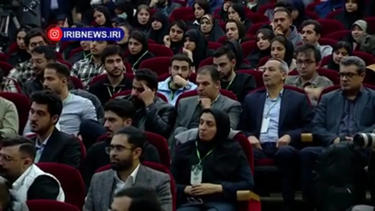 پاسخ پزشکیان به سوال یک دانشجو درباره عمل نکردن به شعار انتخاباتی خود درباره گران نکردن بنزین