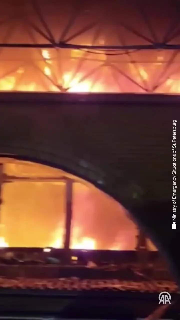 انفجار و آتشسوزی در بازار بزرگ سنپترزبورگ +ویدئو