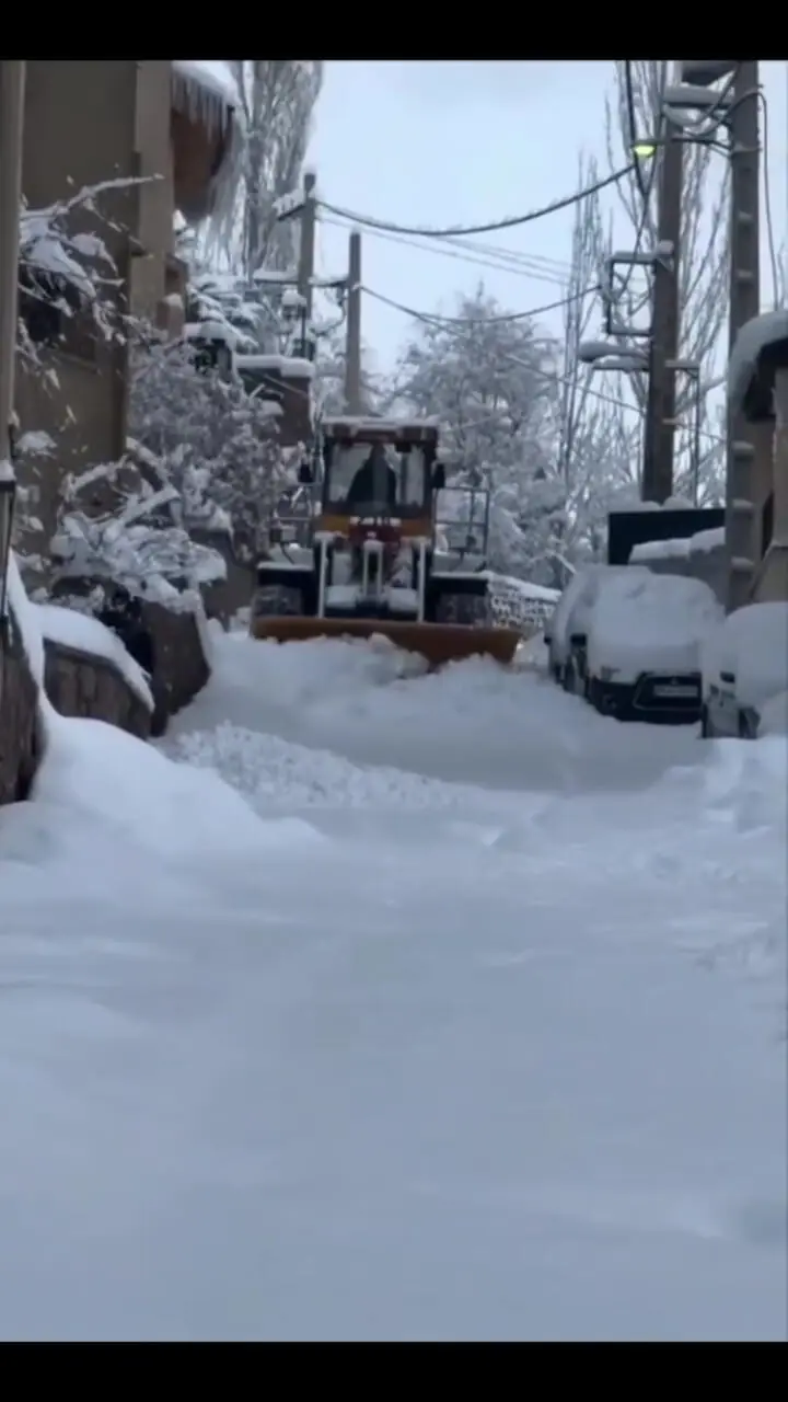 برف سنگین این خیابان تهران را بست
