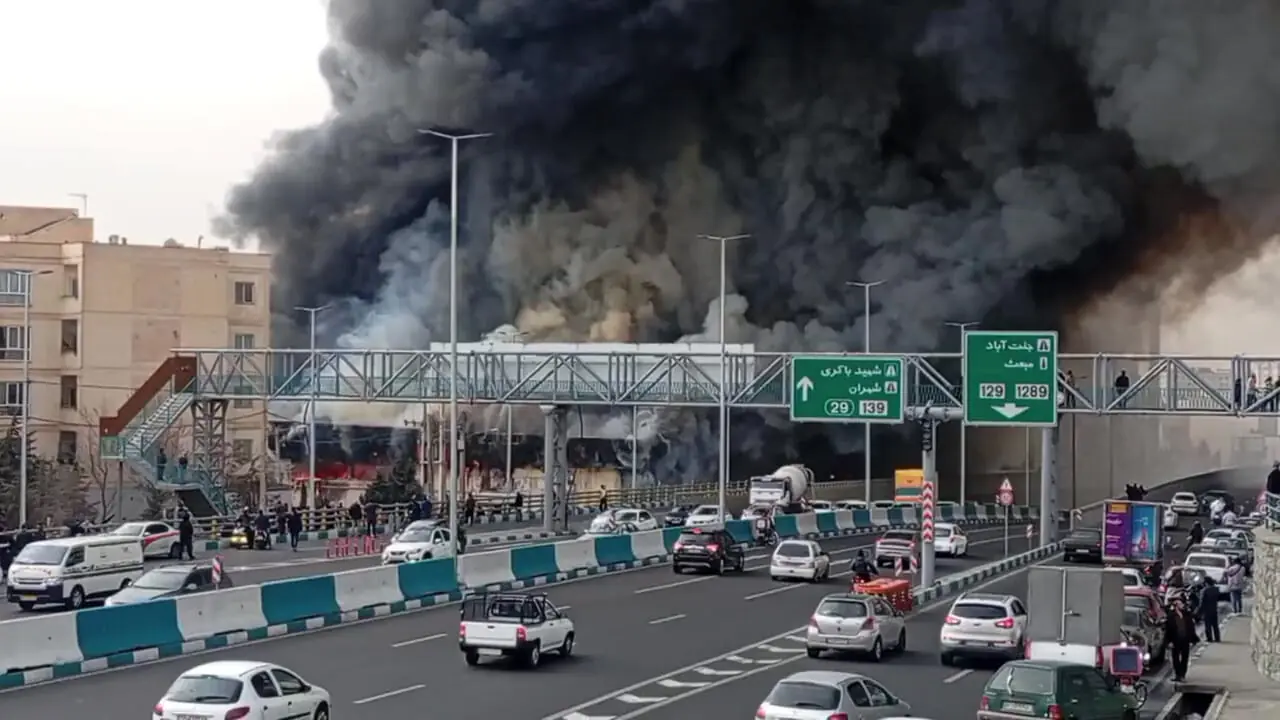 آتش‌سوزی گسترده در بازاچه جنت‌آباد تهران