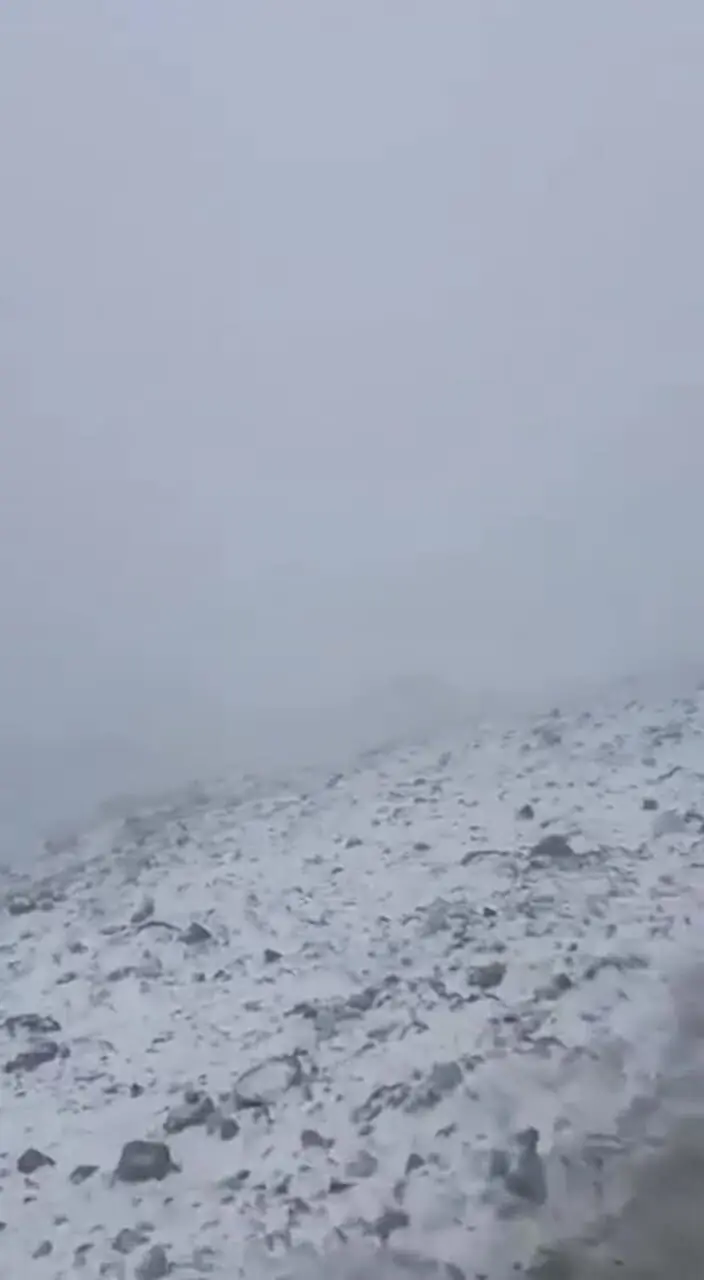 بارش برف تابستانی بر قله دماوند