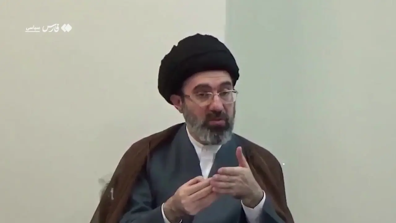 فیلم جدید از رهبر انقلاب / جلسه‌ای که رهبر انقلاب استاد راهنما بودند
